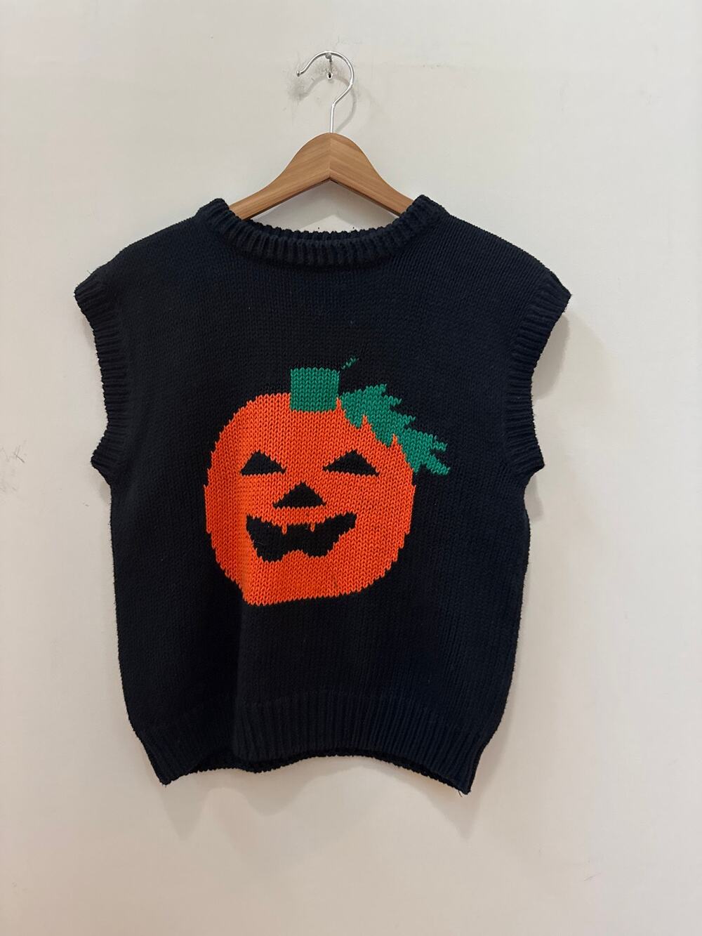 Hand Knit Black Crop Sweater Vest With Orange Jack-O-Lantern Pumpkin Size Small